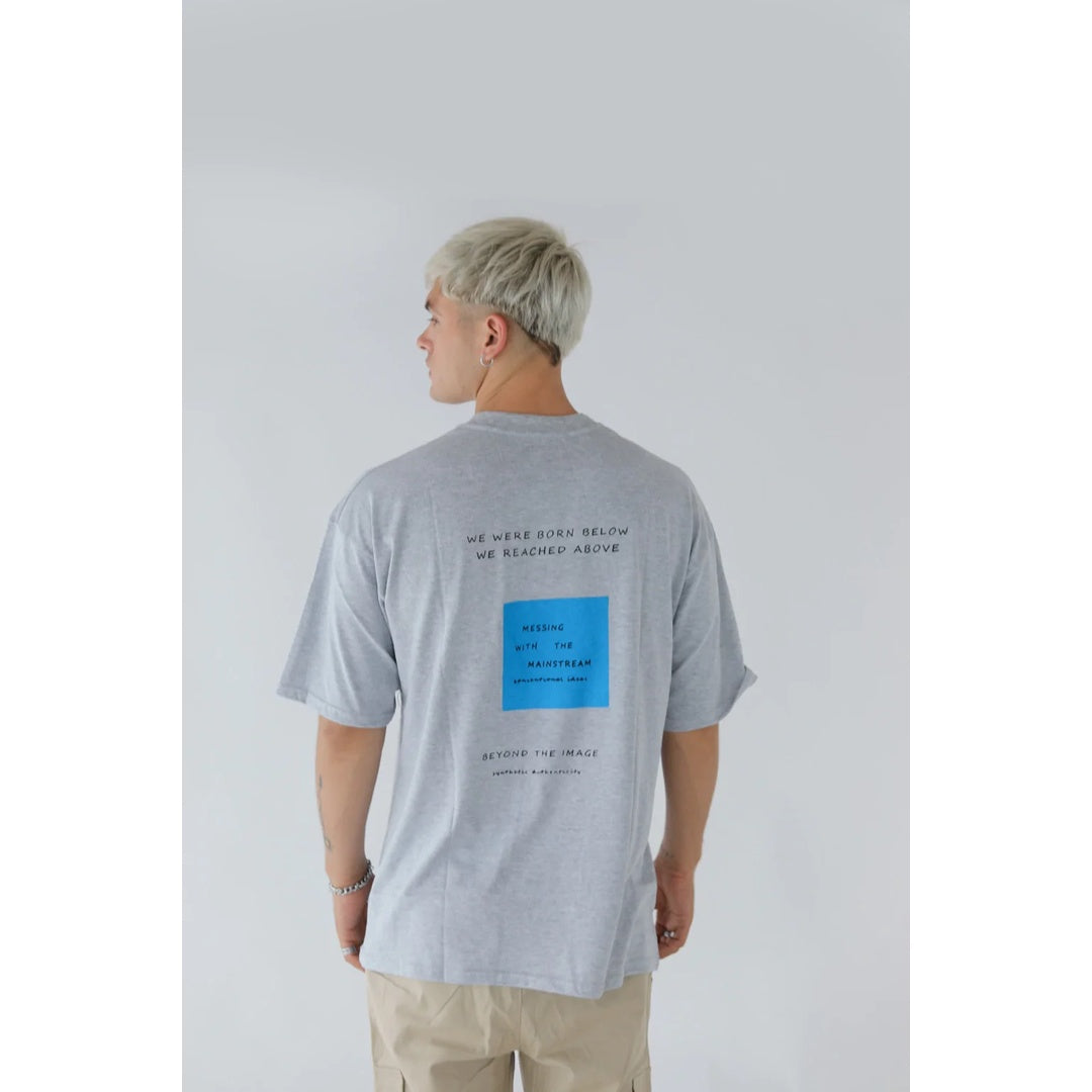 REMERA OVER UNKNONW GRIS