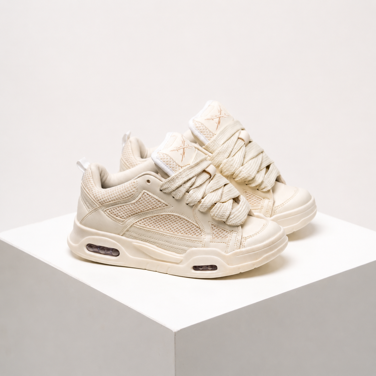 EQUIS OFF WHITE