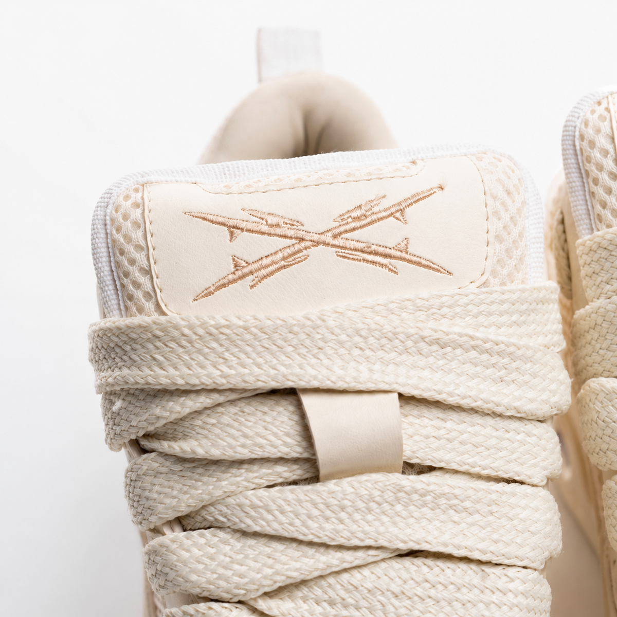 EQUIS OFF WHITE