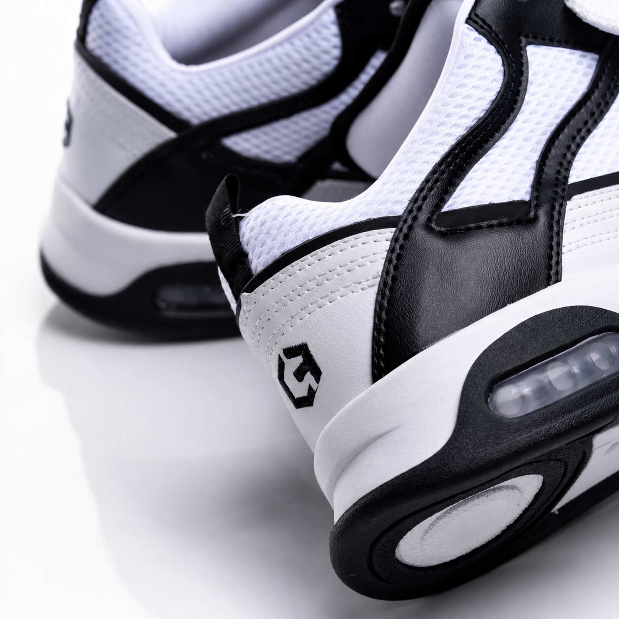 EQUIS WHITE BLACK C/B