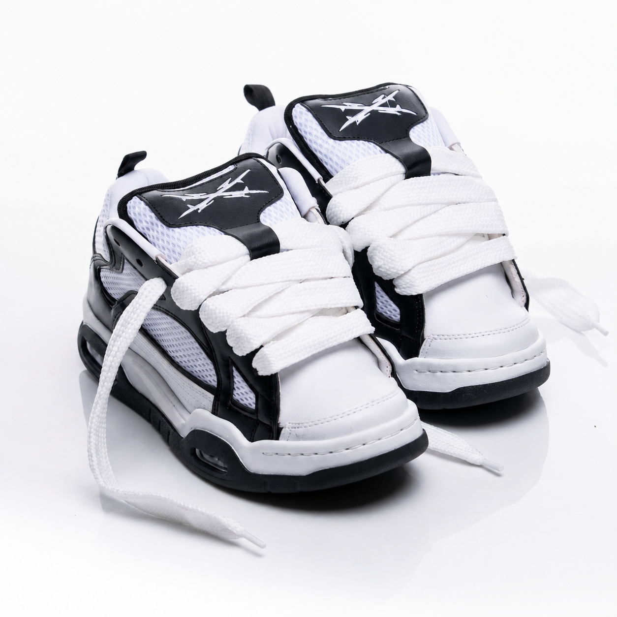 EQUIS WHITE BLACK C/B